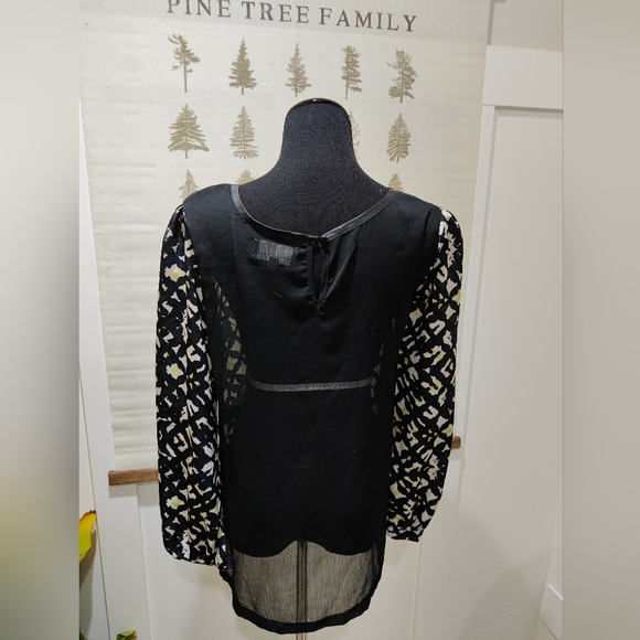 PJK Abstract Print Blouse - Medium - Picture 5 of 10